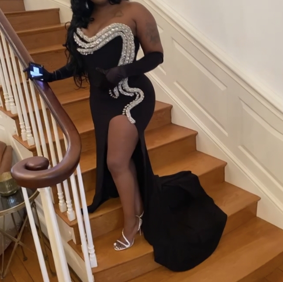 Albina Dyla "Long Black Dress w/ Embroidered Detail" - Picture 7 of 9